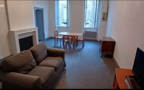 SPECIAL INVESTISSEUR Appartement meublé entièrement rénové avec locataire très sérieuse