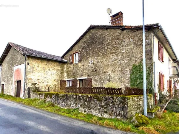 Exclusivité: Ensemble immobilier composé de deux maisons à Cieux