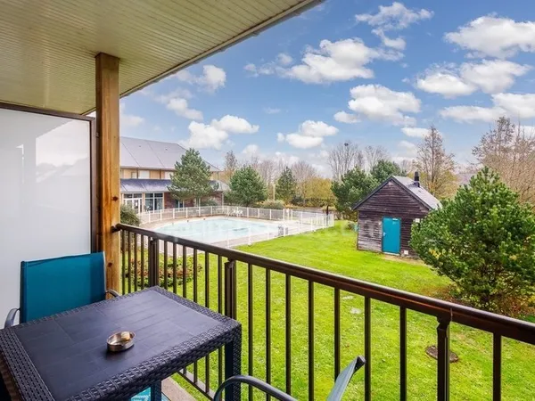 Studio à vendre - 21.12 m2 - Proximité de Honfleur - Résidence avec piscine, terrasse et parking - P
