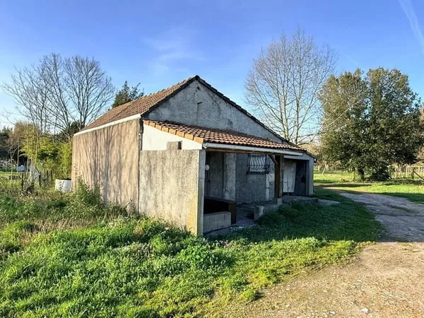 ST YZAN MAISON 70 M2 A RESTAURER