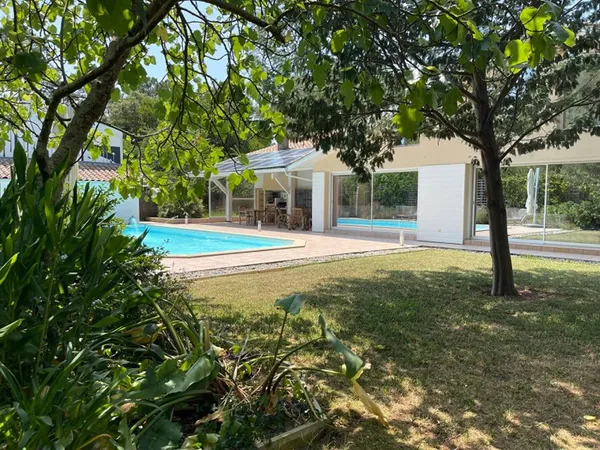 Maison 7 pièces 265 m²