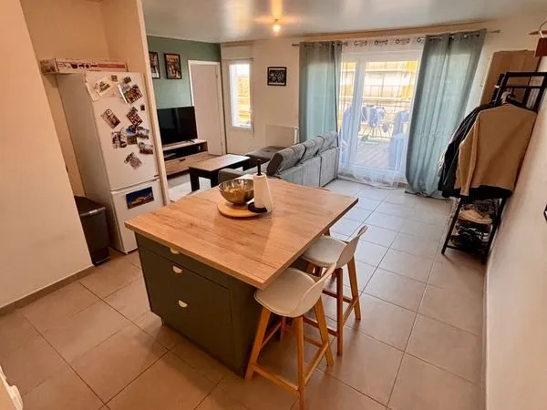 T2 meublé avec terrasse + parking (juin à août)