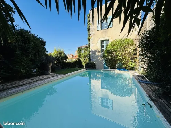 Maison 10 pièces 245 m²
