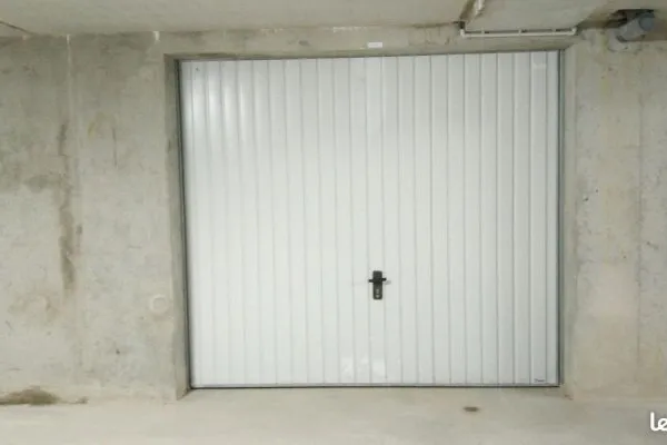 Garage/box 25 m² Saint Denis Les Bourg