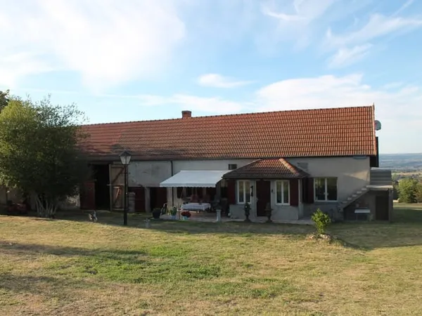 Echassieres - Magnifique ferme rénovée avec une vue imprenable sur un terrain de 2800 m2
