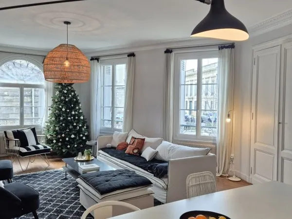 Maison - appartement de prestige avec patio Quartier calme