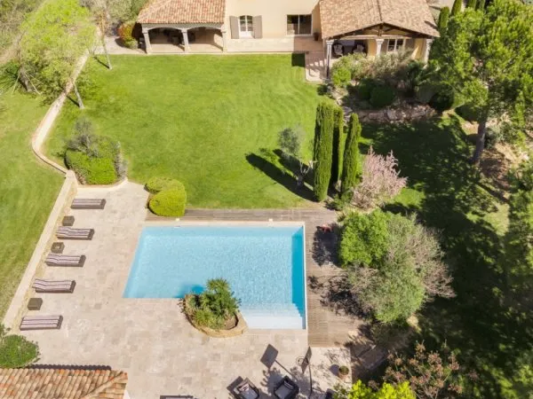 Proximité d'Aix-en-Provence - Propriété d'exception au calme abs