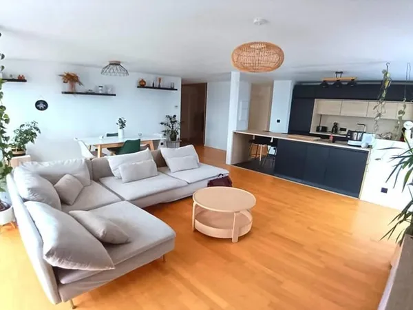 Appartement 3 /4 pièces 80 m2 avec 3 balcons, garage et cave
