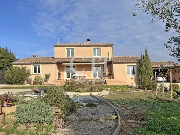Élégante villa provençale avec piscine et vues majestueuses