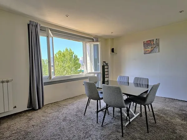 MONTOLIVET. Grand T3 de 72 m².