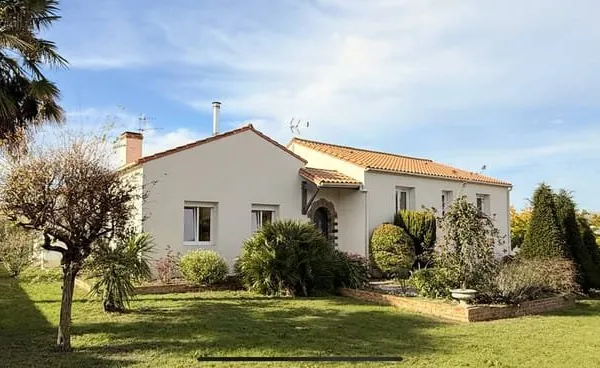 A vendre a saint mars de coutais maison familiale de 135 m2, 3 chambres, bureau et sous-sol