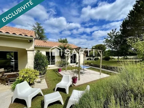 Plain-pied 209 m² au bout d'une impasse, sans vis-à-vis,au calme absolu, à 600m à pied de l'épicerie