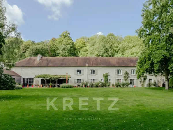 À vendre - Ancienne ferme réinventée avec dépendance, au coeur du village de La Falaise