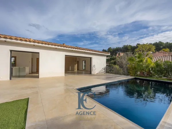 MAISON CONTEMPORAINE AVEC PISCINE À SANARY-SUR-MER