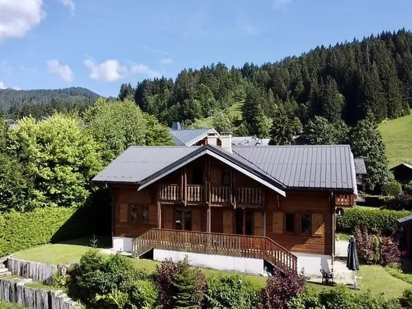 Vue panoramique, à côté des pistes et terrain constructible