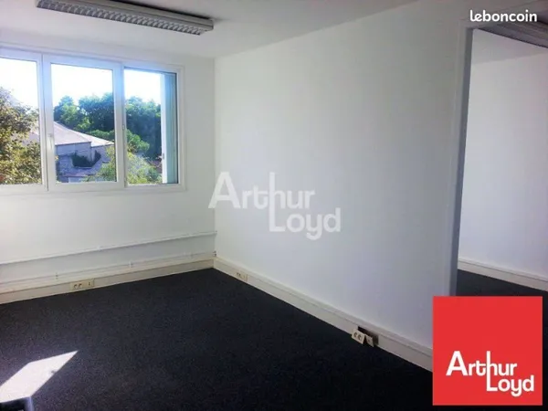 BUREAUX 38 m² POITIERS