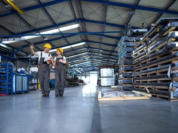 A LOUER - Local commercial 1200m² - Vannes OUEST