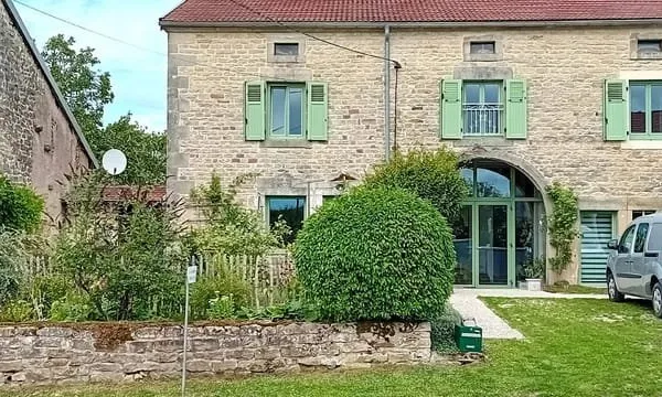 Ferme de caractère entièrement rénovée - Haute-Saône