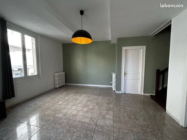 Agen hypercentre loue maison 2 ch 82 m2