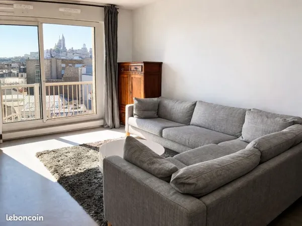 Dernier étage ascenseur - 2 balcons - Vue Sacré-Coeur - 47 m² - 2 pièces traversant lumineux