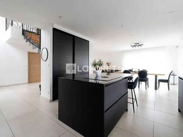 Maison 8 pièces 185 m²