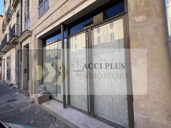 LOCAL COMMERCIAL - 61 M² - NIMES