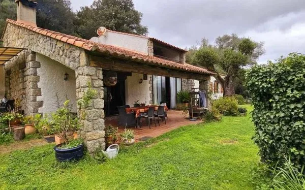 Maison 8 pièces 250 m²