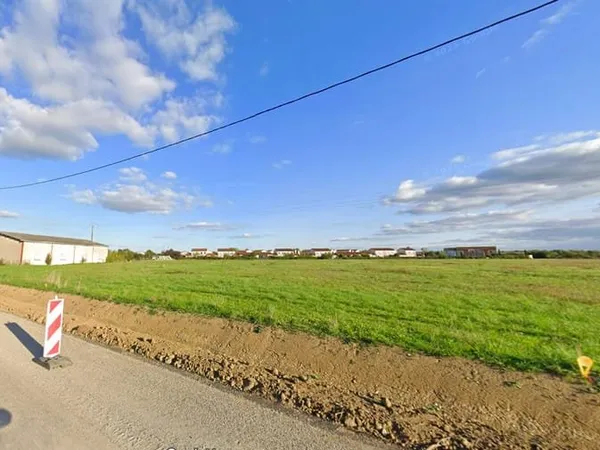 Le Vernet - Batiment 450m2 + Terrain 10.000m2