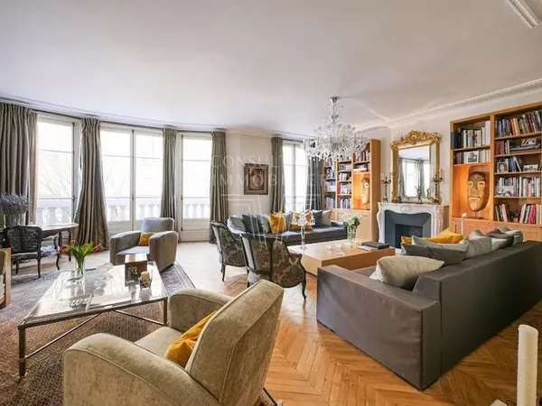 Appartement 6 pièces 236 m²