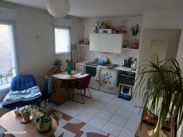Loue T 2 rue de la Chalouère - Angers -