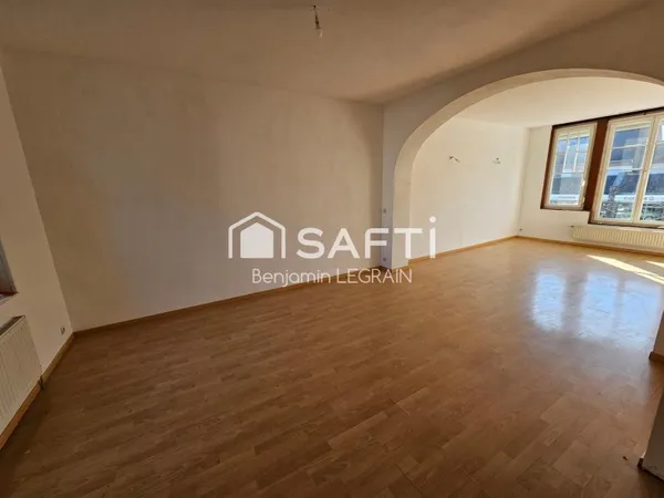 Immeuble de 273m2 avec local commercial+appartement