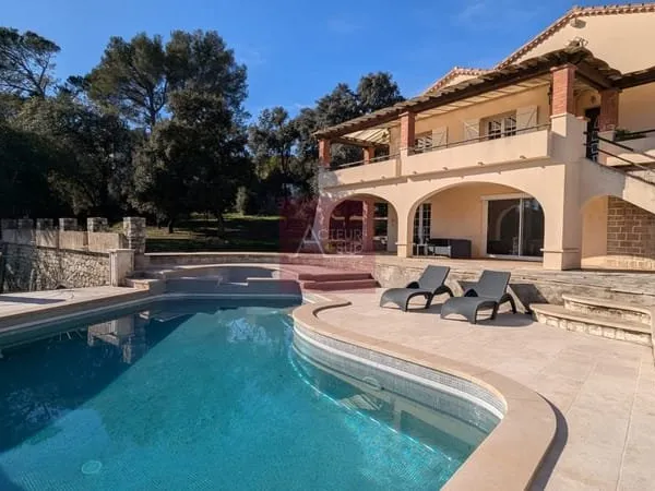 VENTE MAISON 8 PIECES NIMES