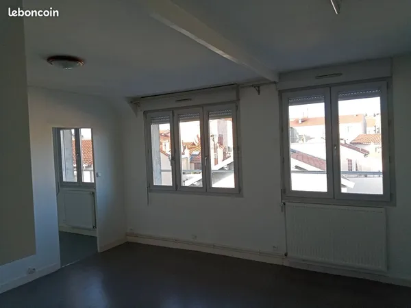 RIOM-F2 43m²-459+140 Euros Compris Chauffage- Parking gratuit a 60 mètres