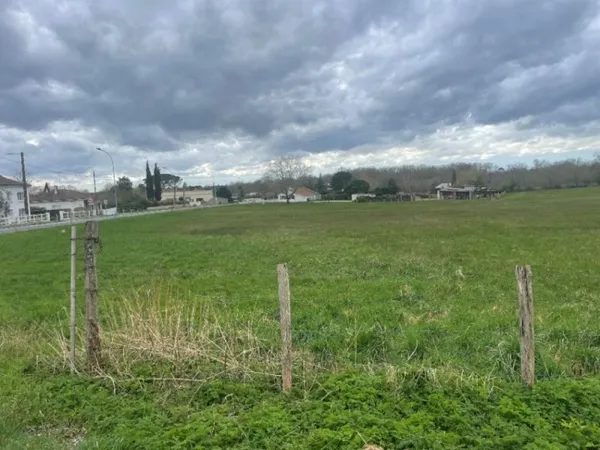 Terrain 600 m²
