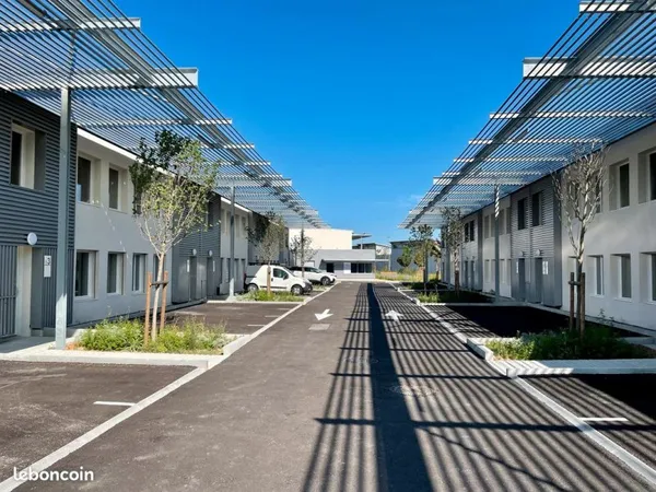 À LOUER - Bureaux professionnels neufs - 45 m² - Avignon Agroparc - avec parking