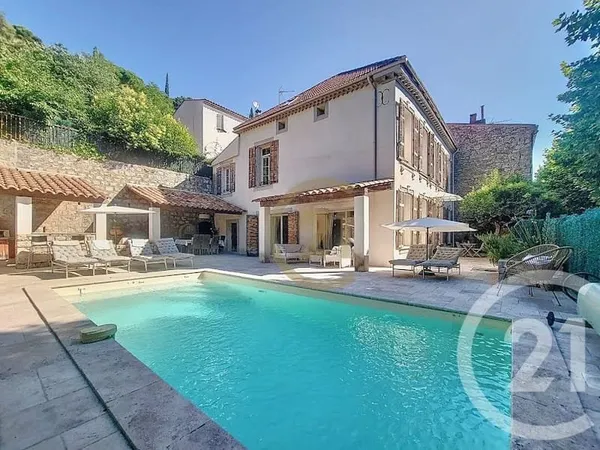 Maison 6 pièces 196 m²