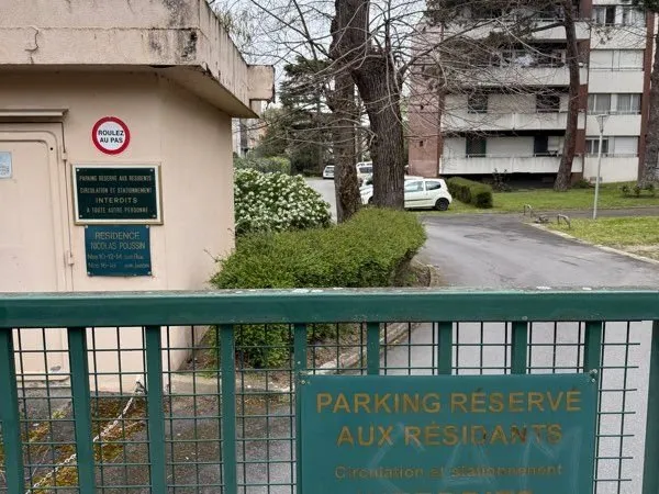 Place de parking à louer résidence privée sécurisée