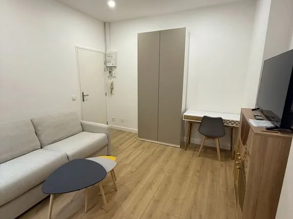T1 meuble de 23m2, hyper centre, terrasse, 650 charges comprises