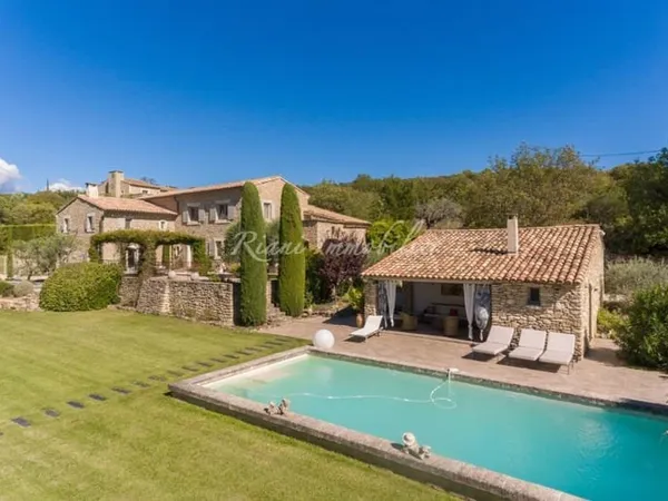 A vendre Luberon, Gordes, superbe maison de charme de 310 m² avec parc de 5 000 m² piscine, poolhous