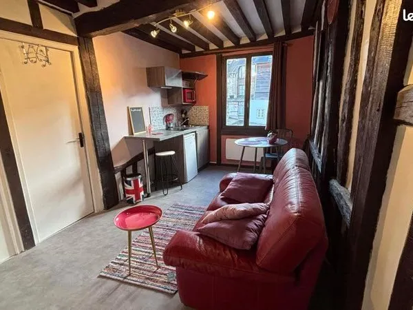 A louer charmant studio / T1 bis meublé Typique rouennais - Secteur CHU
