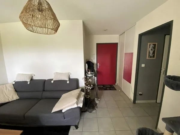 Bel appartement F2 avec terrasse et parking