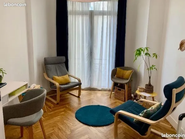Local Professionnel 13 m2 - Rond Point du Prado