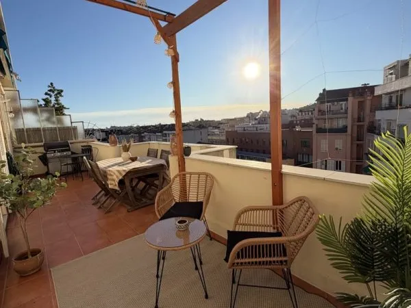 DERNIER ETAGE - 4 PP AVEC 22m2 DE TERRASSE A CIEL OUVERT