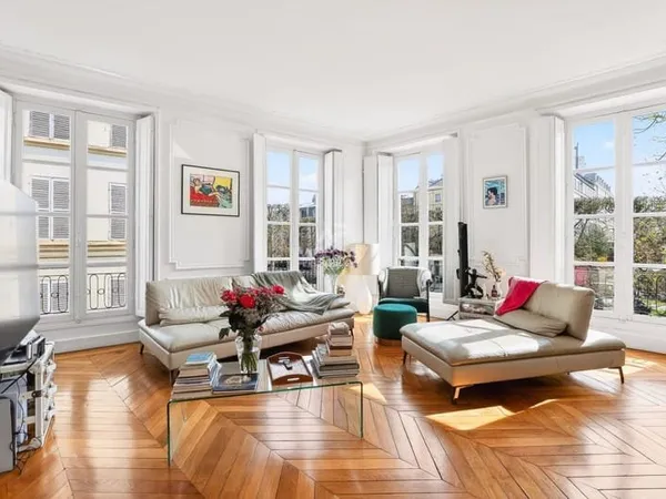 Versailles Notre-Dame Boulevard de la Reine Appartement 6 pièces 144 m² carrez situé au 1er étage d'