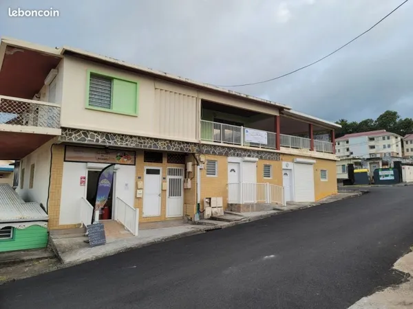 Local commercial-Quartier Rue paille à Sainte-Marie