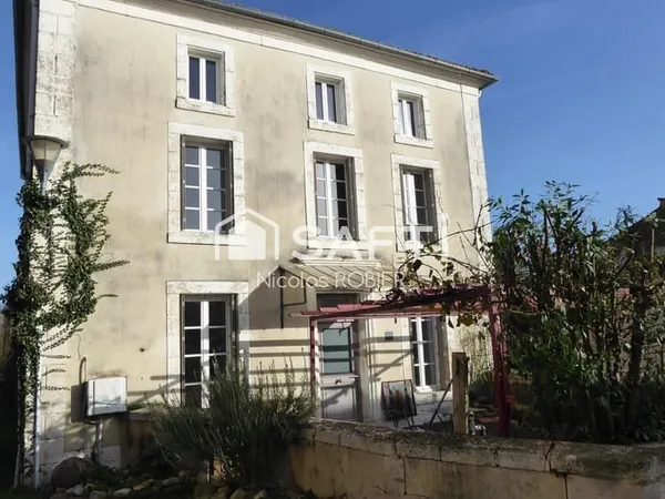 Maison en pierre, très lumineuse, quatre chambres et plus, grands volumes, proche commodités et bord