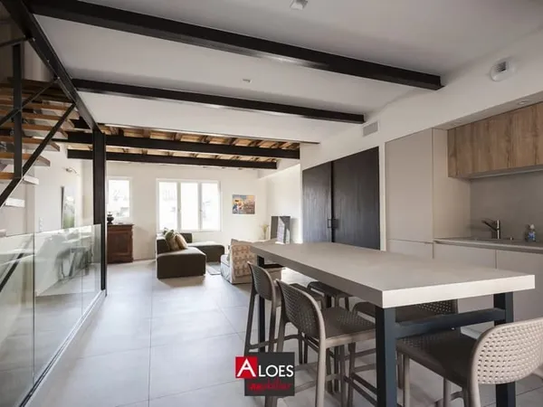 Maison Aigues-Mortes intra-muros avec commerce et habitation