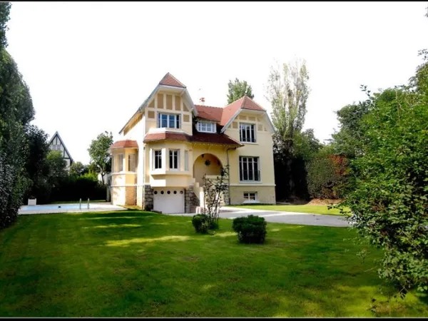 Maison 9 pièces 262 m²