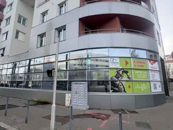 Local professionnel 750 m²