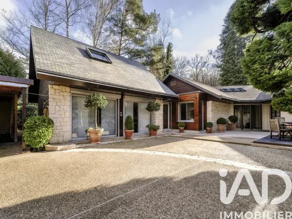 Maison 8 pièces 250 m²